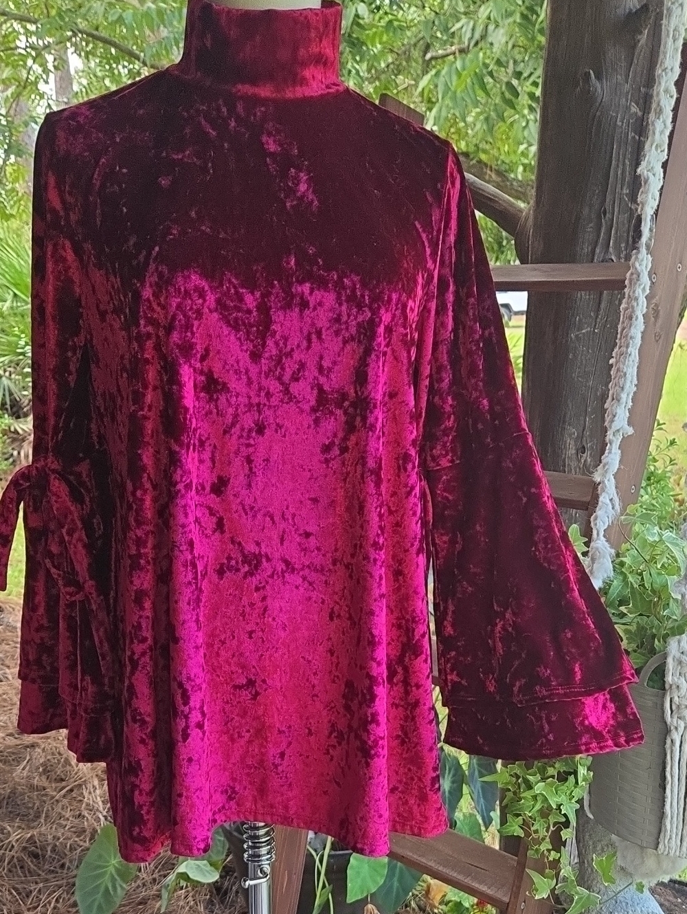 Gyft Burgundy Crushed Velvet Bell Sleeve Top Size Medium